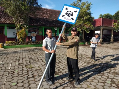 Penyerahan tanda titi Kumpul